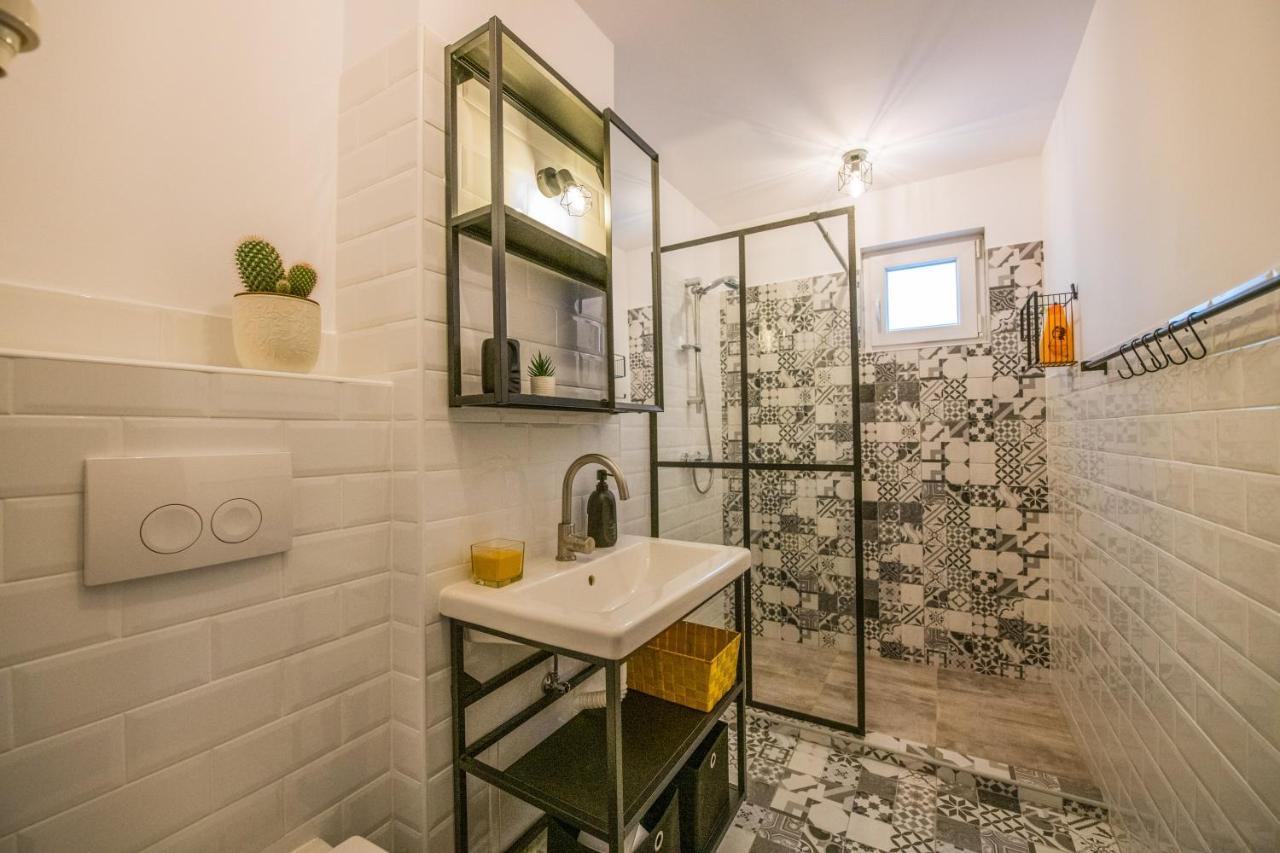 Kitty Sunflower Apartment Алба-Юлия Экстерьер фото